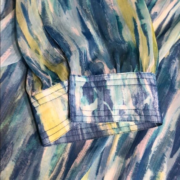 Like new Chico’s sheer blouse with Free Tank! - Picture 4 of 7